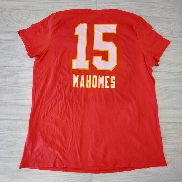 Kansas City Chiefs Mahomes 15 T Shirt Womens XL V-Neck Red Athletic NFL Football - Picture 3 of 7